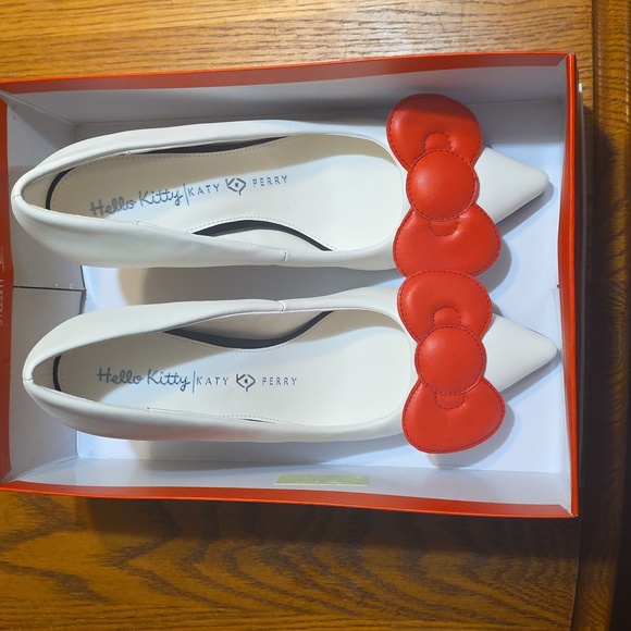Katy Perry Collections White and Yellow Heels Hello Kitty. - Picture 2 of 2